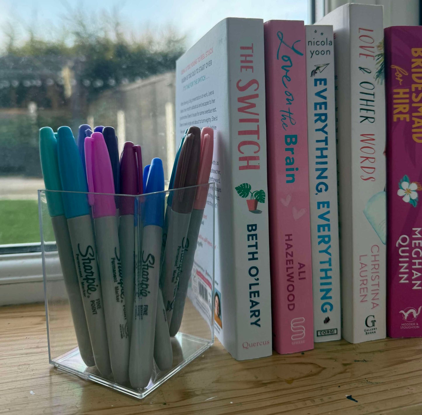 Clear Acrylic Pen Pot – Perfect for Pens, Bookmarks, and More
