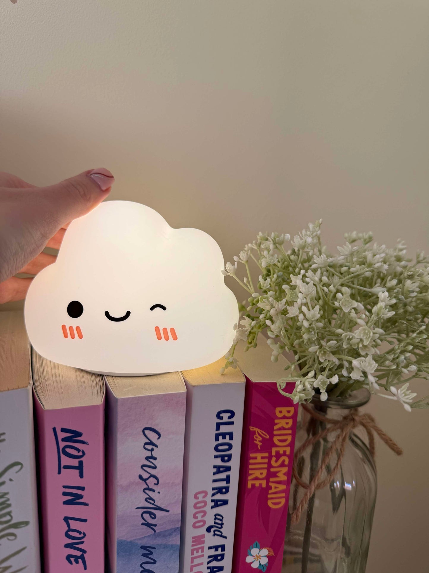 Aesthetic Cloud Light – Create a Dreamy Reading Corner